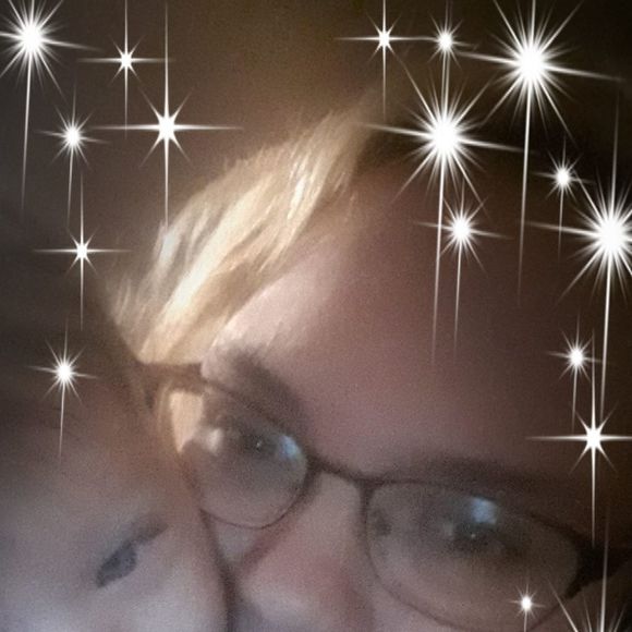 Meet your Posher, Cassandra - Picture 1 of 1